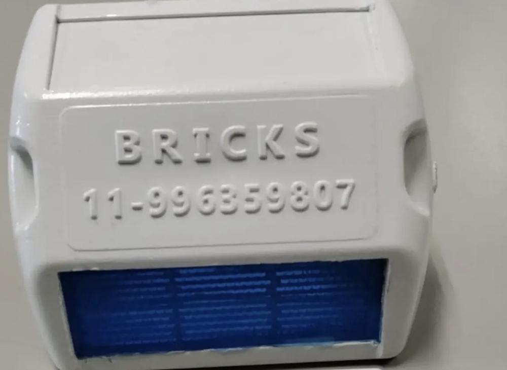 Tacha Bricks com refletivo azul