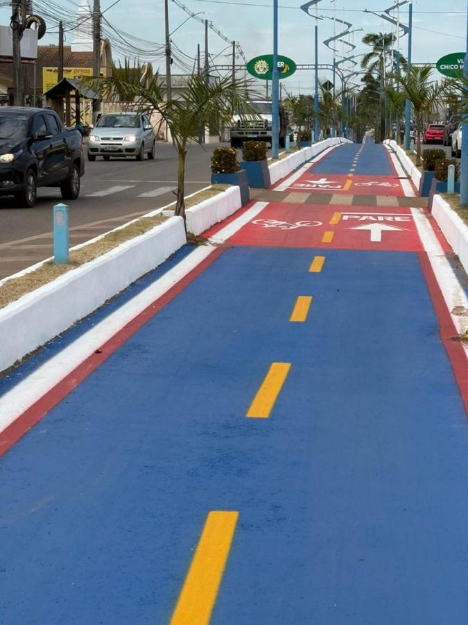 Ciclovia azul e vermelha em Rio Branco